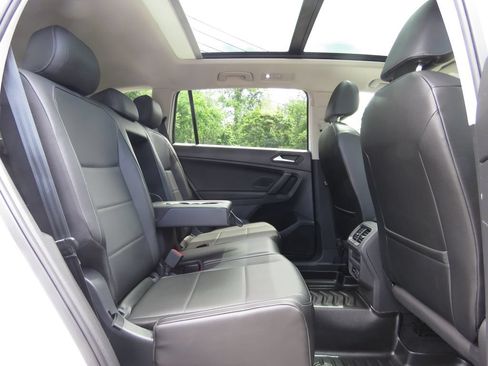 Used 2019 Volkswagen Tiguan SEL AWD/4WD image 16