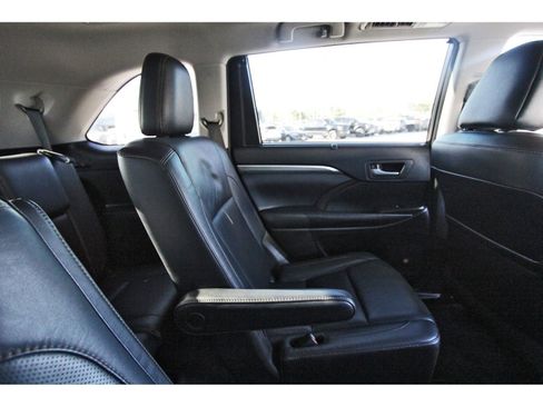 Used 2017 Toyota Highlander Limited image 14