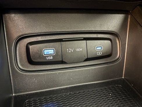 Used 2025 Hyundai Venue SEL FWD image 27