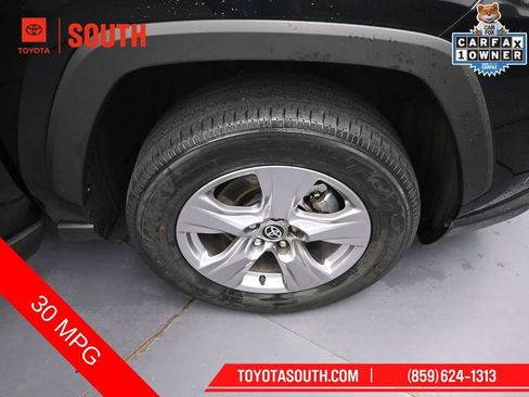 Used 2025 Toyota RAV4 XLE FWD image 32