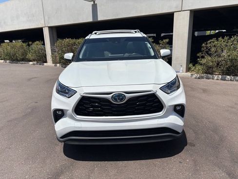 Used 2022 Toyota Highlander Bronze Edition AWD/4WD image 3