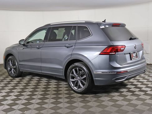 Used 2024 Volkswagen Tiguan SE w/ Panoramic Sunroof Package AWD/4WD image 9