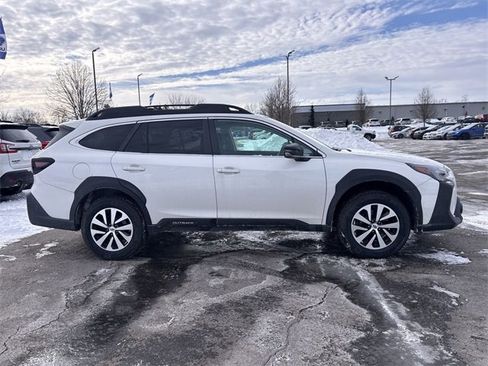 Used 2023 Subaru Outback Premium image 12