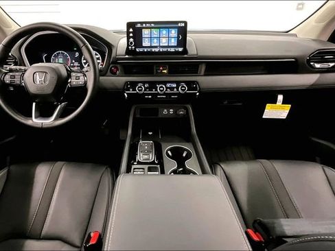 Used 2025 Honda Pilot EX-L image 18