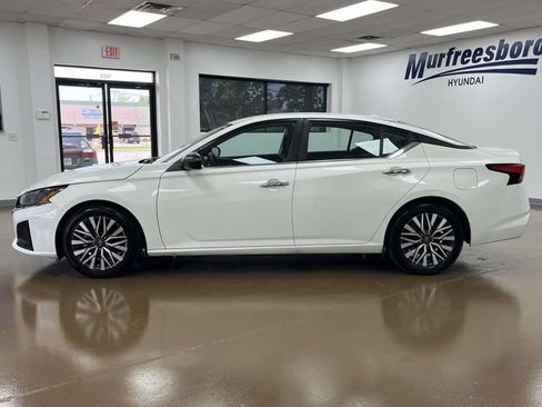 Used 2025 Nissan Altima 2.5 SV FWD image 8