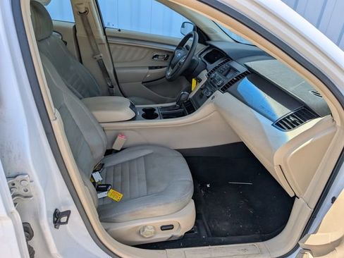 Used 2013 Ford Taurus SE FWD image 17