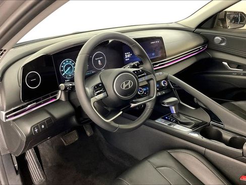 Used 2024 Hyundai Elantra Limited image 18