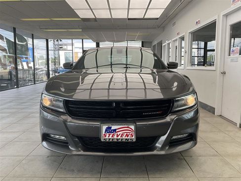 Used 2016 Dodge Charger SXT RWD image 2