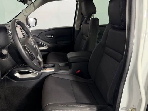 Used 2022 Nissan Frontier SV image 19