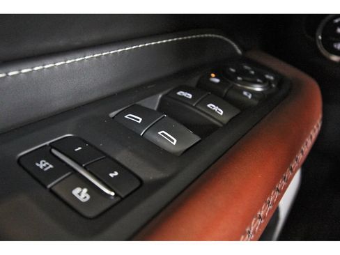 Used 2024 GMC Yukon XL Denali Ultimate AWD/4WD image 18