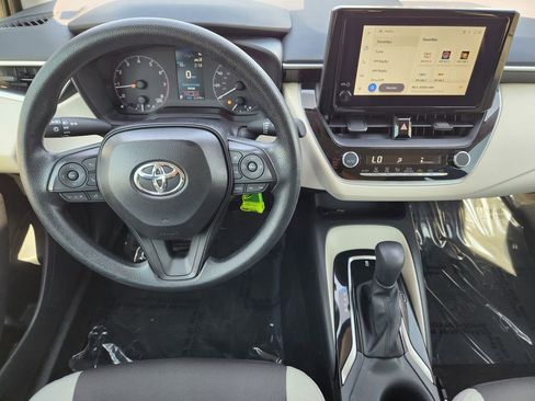 Used 2025 Toyota Corolla LE image 27