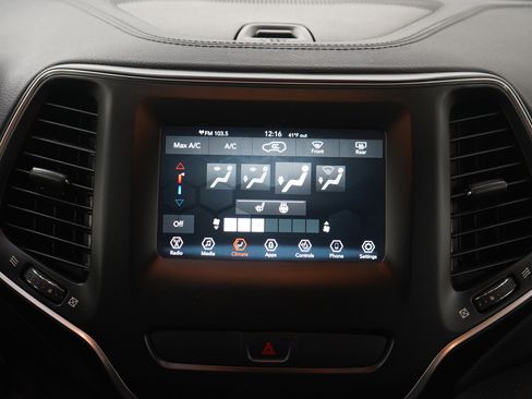 Used 2020 Jeep Cherokee Latitude AWD/4WD image 15