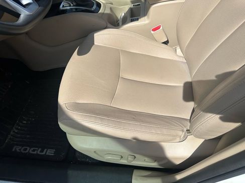 Used 2017 Nissan Rogue SL w/ SL Premium Package image 27