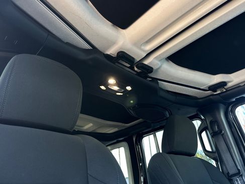 Used 2021 Jeep Wrangler Unlimited Sport image 16