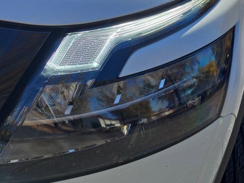 New 2025 Nissan Pathfinder SV image 31