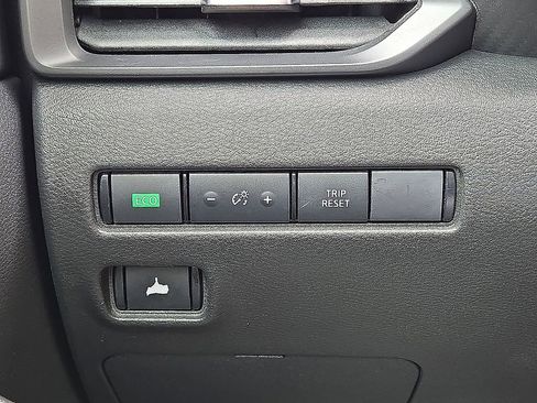 Used 2024 Nissan Sentra S FWD image 23