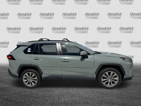 Used 2021 Toyota RAV4 XLE Premium image 11