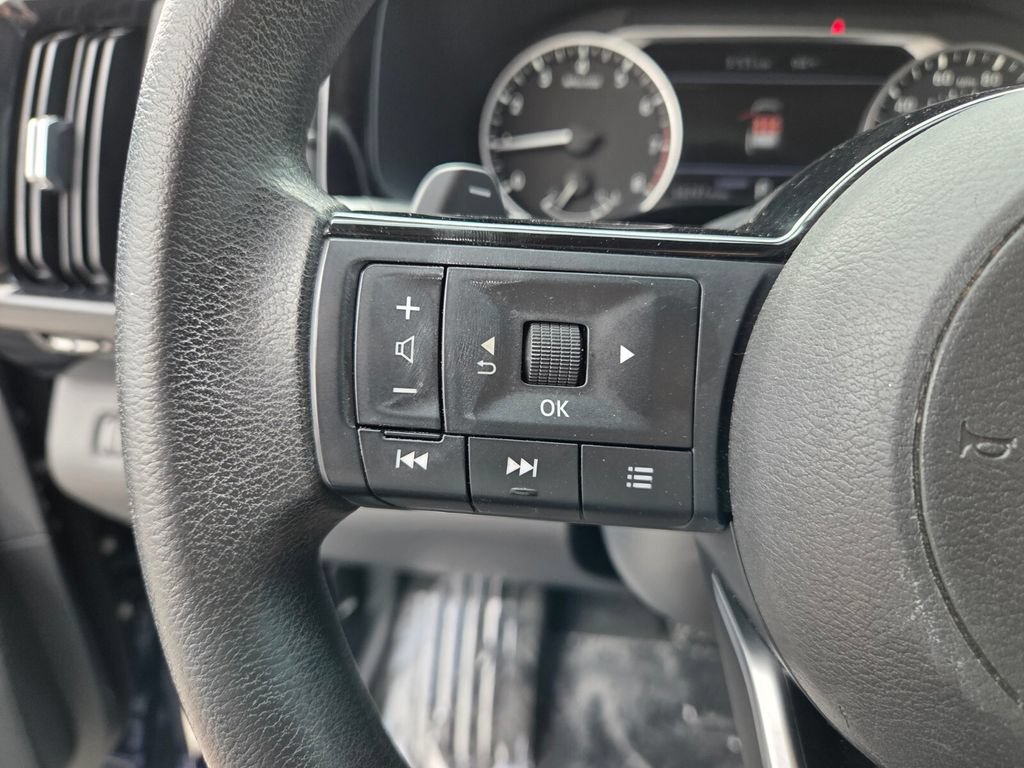 Used 2022 Nissan Pathfinder S FWD image 29