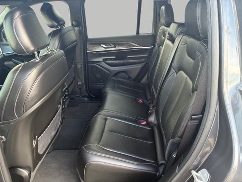 Used 2024 Jeep Grand Cherokee Limited AWD/4WD image 19