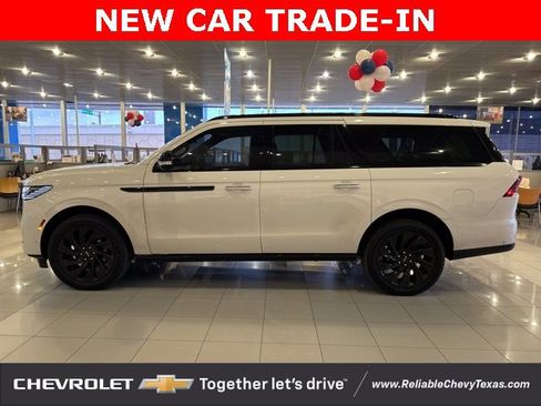 Used 2025 Lincoln Navigator L Reserve w/ Jet Appearance Package image 4