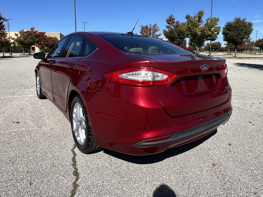 Used 2014 Ford Fusion SE FWD image 3