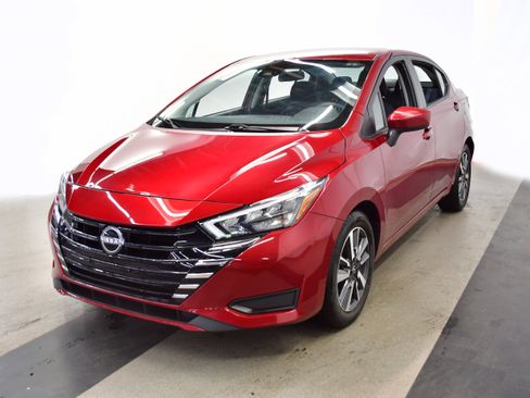 Used 2025 Nissan Versa SV FWD image 4