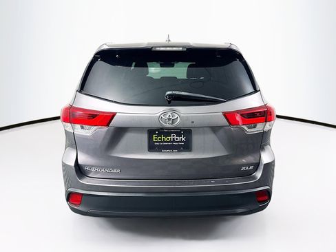 Used 2017 Toyota Highlander XLE image 7