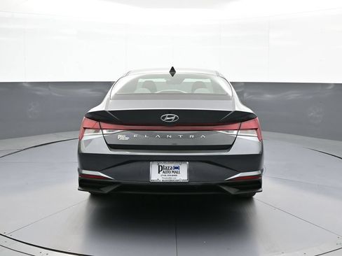 Certified 2021 Hyundai Elantra SE FWD image 7