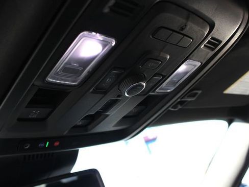 Used 2024 GMC Yukon XL Denali image 32