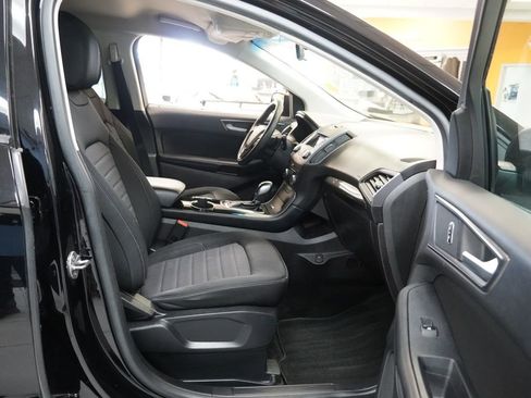 Used 2018 Ford Edge SE image 27