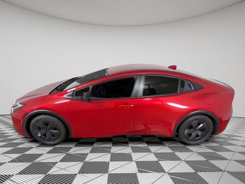 Used 2023 Toyota Prius LE image 11