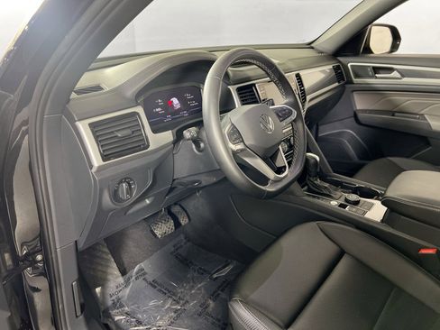 Used 2023 Volkswagen Atlas Cross Sport SEL image 9