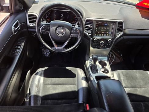 Used 2017 Jeep Grand Cherokee Altitude RWD image 12