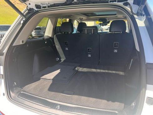 Used 2023 Jeep Grand Cherokee 4WD 4xe image 15