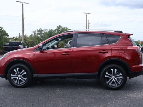 Certified 2018 Toyota RAV4 LE image 5