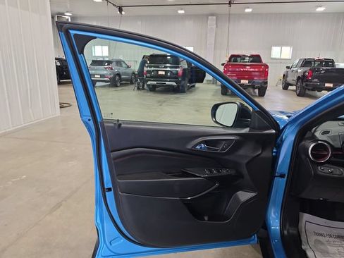 Used 2025 Chevrolet Trax RS w/ Sunroof Package FWD image 24