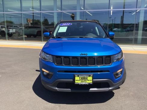Used 2021 Jeep Compass Latitude w/ Sun and Sound Group AWD/4WD image 4