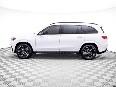 Used 2024 Mercedes-Benz GLS 450 4MATIC image 2