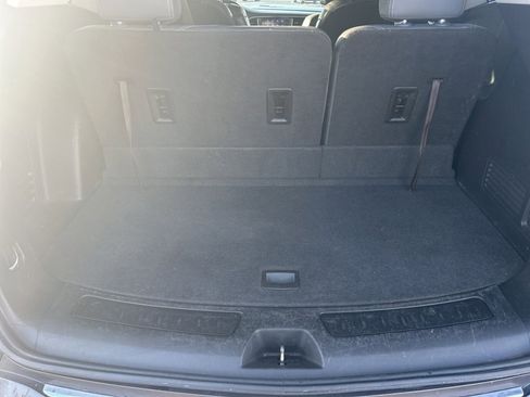 Used 2020 Buick Enclave Essence image 11