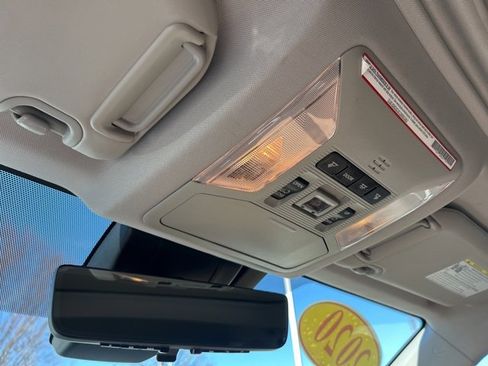 Used 2020 Toyota RAV4 Limited image 28