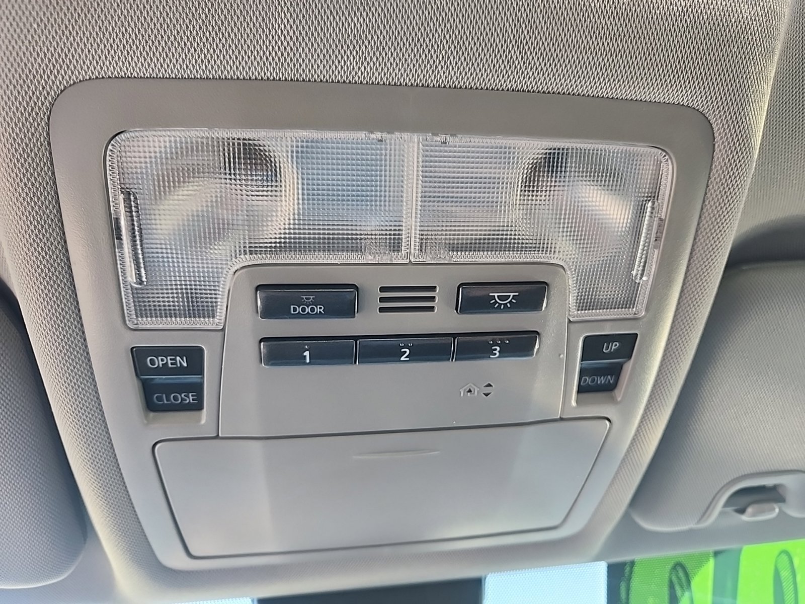 Used 2019 Toyota Highlander XLE AWD/4WD image 33