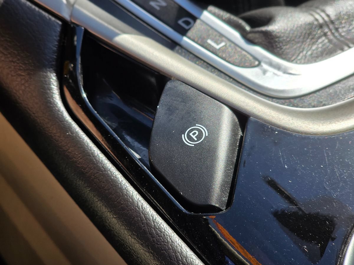 Used 2015 Ford Fusion SE FWD image 44