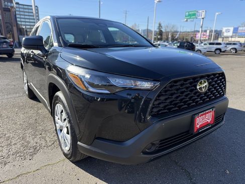 Used 2023 Toyota Corolla Cross L image 2