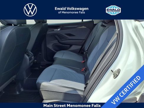 Certified 2025 Volkswagen Tiguan SE w/ Panoramic Sunroof Package AWD/4WD image 25