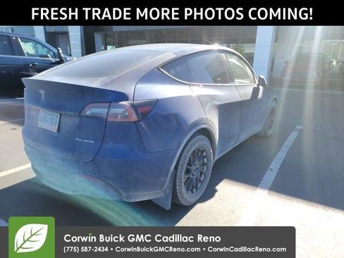 Used 2022 Tesla Model Y Long Range image 5