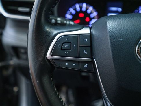 Used 2020 Toyota Highlander LE FWD image 18