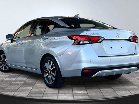 Used 2020 Nissan Versa SV image 4