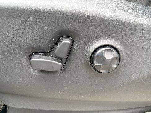 Used 2017 Chrysler Pacifica Limited image 14