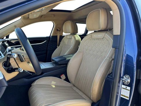 Used 2023 Bentley Flying Spur W12 image 28