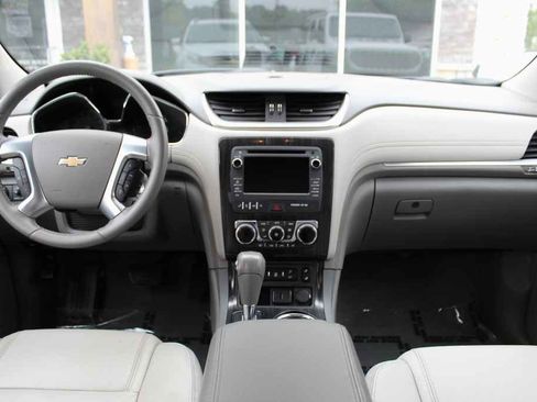 Used 2017 Chevrolet Traverse LT FWD image 31